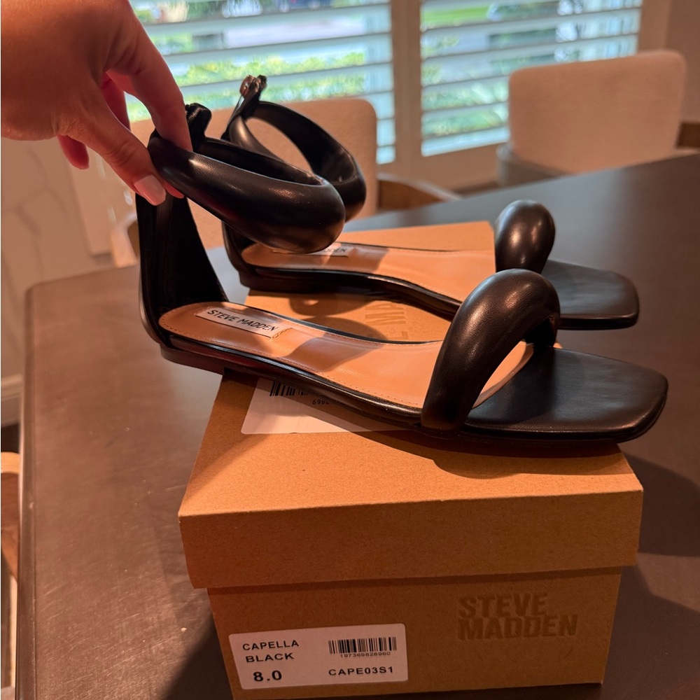 Steve Madden Capella Black Flat Sandals – Size 8 (NIB)